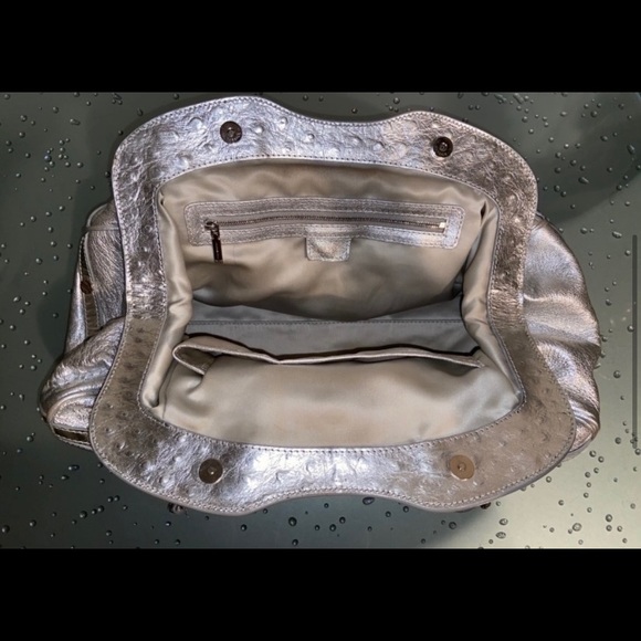 VERSACE RARE METALLIC SILVER LEATHER & OSTRICH LEATHER CLEAN SHOULDER BAG. - Picture 7 of 15